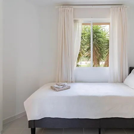 Апартаменты Cozy With Sea Views Михас